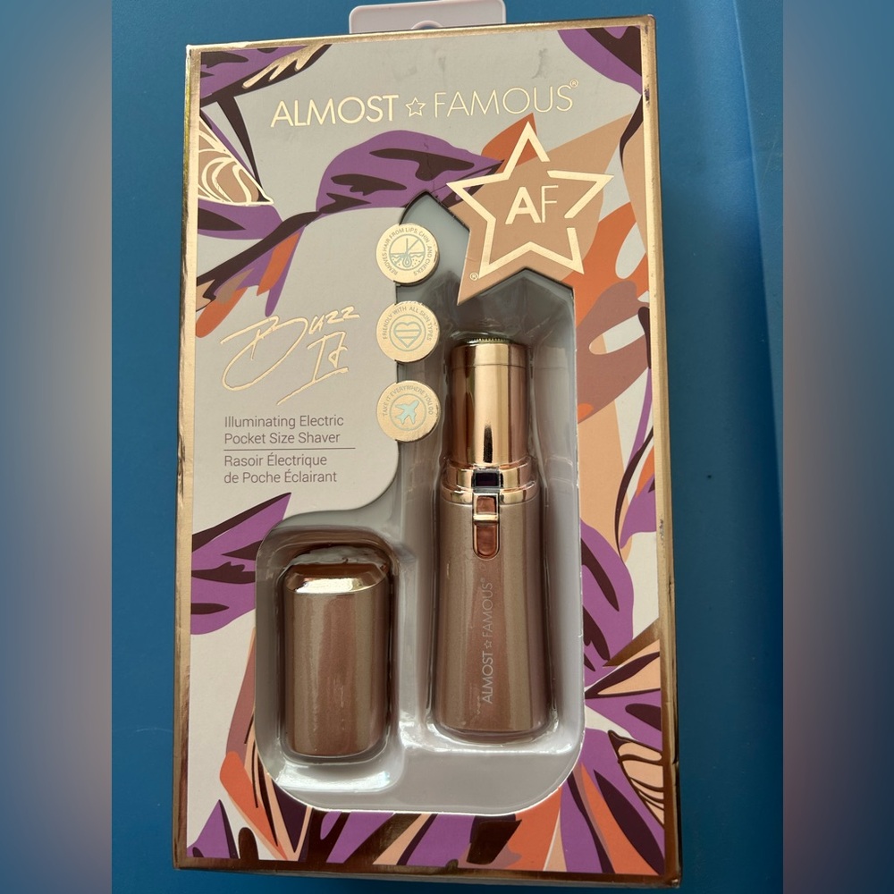Almost Famous Illuminating Pocket Size Shaver